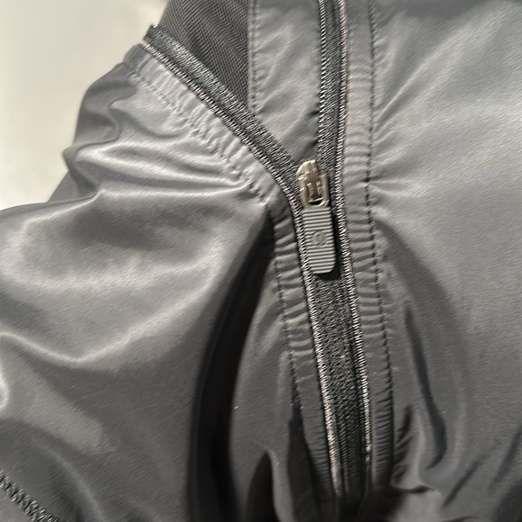 LULULEMON Goal Crusher jacket size 4 black like new - Picture 7 of 11